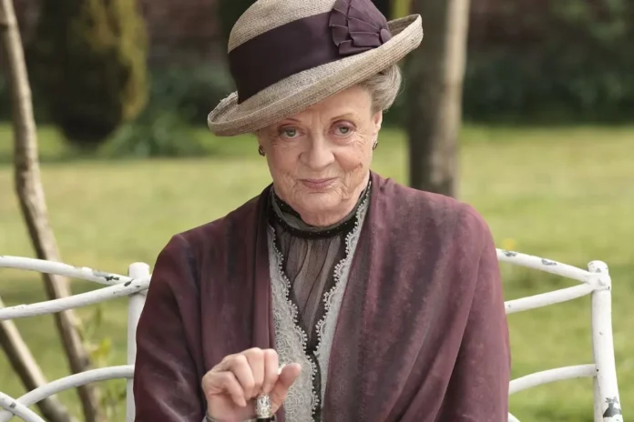 Imagen de Dame Maggie Smith, icono del cine británico, recordada por su papel en Downton Abbey y Harry Potter.