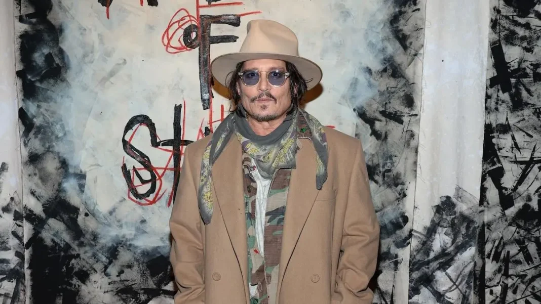 Johnny Depp en la exposición de arte ‘A bunch of stuff’ en Nueva York