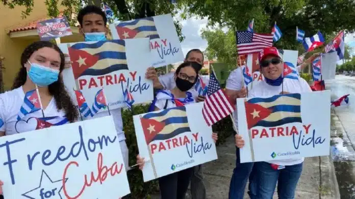 apoyo del 68 % de votantes cubano-estadounidenses a Donald Trump en Miami-Dade.